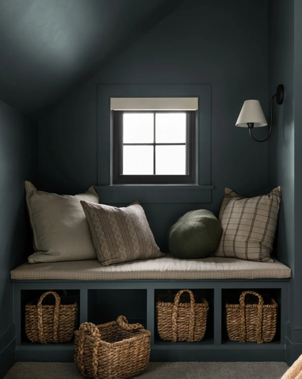 Wainwright Single Swoop Sconce